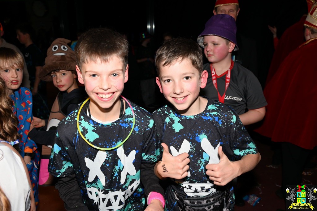 ../Images/Jeugddisco Glow in the Dark 099.jpg